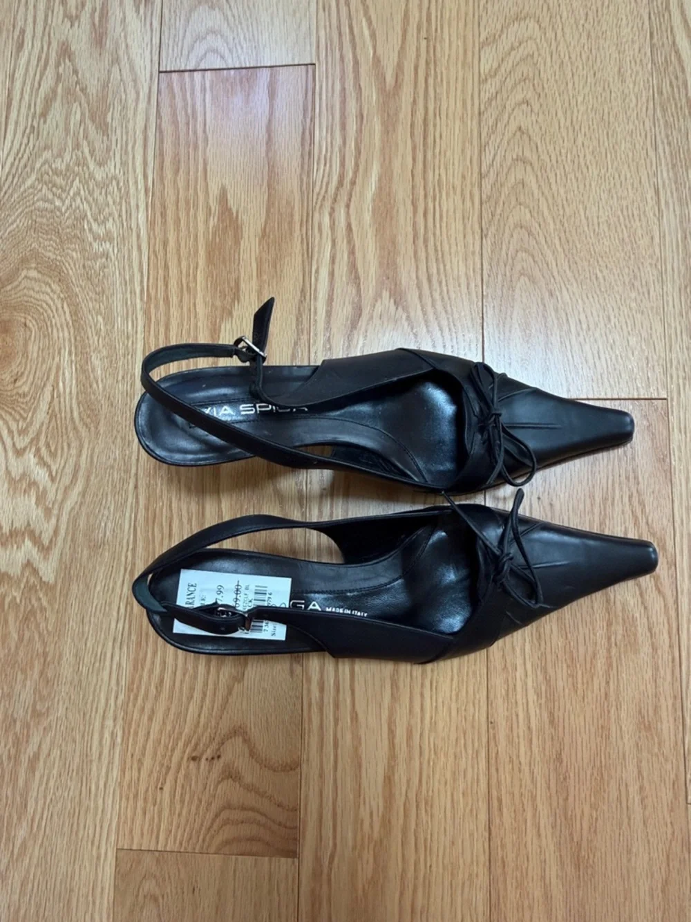 Via Spiga Women’s 8, black janie slingback pointed toe heels. - Picture 2 of 10